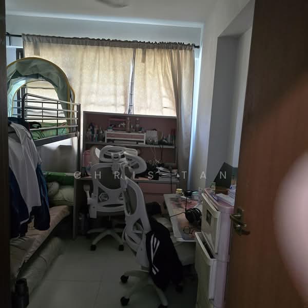 335A Yishun Riverwalk, 335A Yishun Street 31, 2 Bedrooms, 721 sqft, HDB Flat For Sale, by Chris Tan, 500227196 - Bedroom - PropertyGuru.com.sg