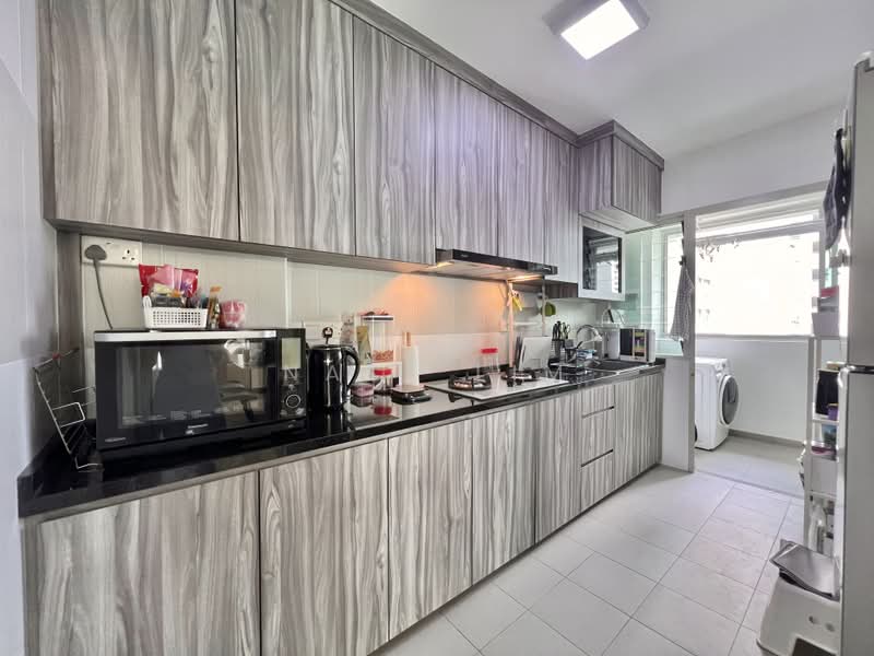 215A Compassvale Drive, 215A Compassvale Drive, 3 Bedrooms, 990 sqft, HDB Flat For Sale, by Nate Lim, 500227200 - Kitchen - PropertyGuru.com.sg