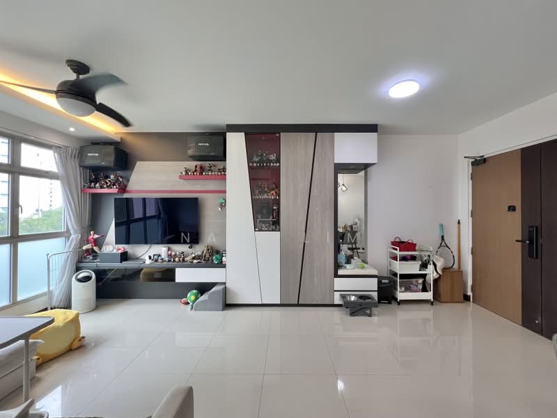 215A Compassvale Drive, 215A Compassvale Drive, 3 Bedrooms, 990 sqft, HDB Flat For Sale, by Nate Lim, 500227200 - Living Room - PropertyGuru.com.sg