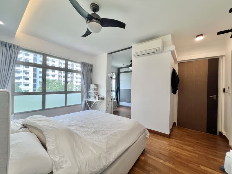 215A Compassvale Drive, 215A Compassvale Drive, 3 Bedrooms, 990 sqft, HDB Flat For Sale, by Nate Lim, 500227200 - Master Bedroom - PropertyGuru.com.sg