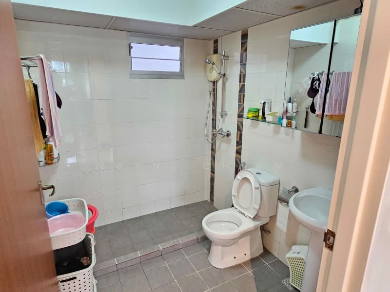 428A Yishun Avenue 11, 428A Yishun Avenue 11, 3 Bedrooms, 1,213 sqft, HDB Flat For Sale, by Wayne Chiam, 500227202 - Bathroom - PropertyGuru.com.sg