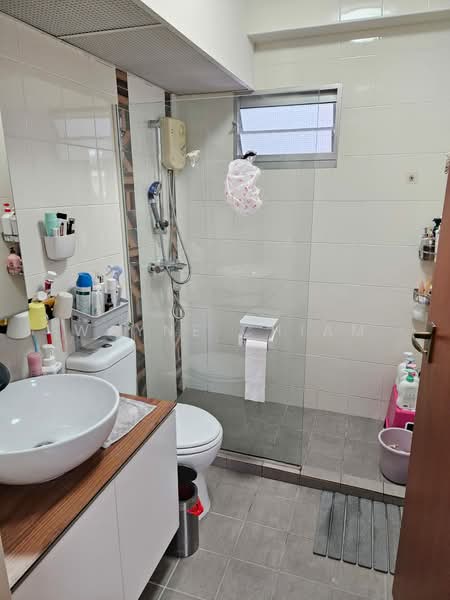 428A Yishun Avenue 11, 428A Yishun Avenue 11, 3 Bedrooms, 1,213 sqft, HDB Flat For Sale, by Wayne Chiam, 500227202 - Bathroom - PropertyGuru.com.sg