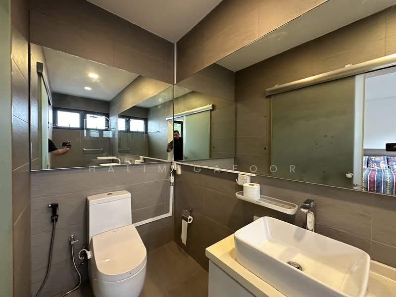 Jalan Uji, Jalan Uji, 4 Bedrooms, 4,600 sqft, Detached House For Sale, by Halim Gafoor, 500227204 - Bathroom - PropertyGuru.com.sg