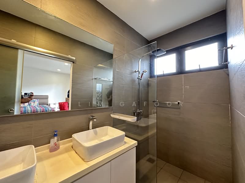 Jalan Uji, Jalan Uji, 4 Bedrooms, 4,600 sqft, Detached House For Sale, by Halim Gafoor, 500227204 - Bathroom - PropertyGuru.com.sg