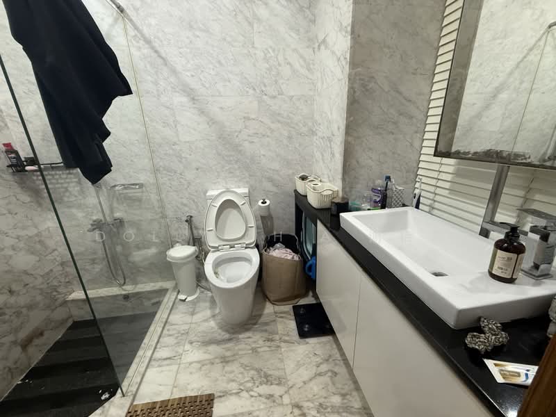 Waterfront Key, 780 Bedok Reservoir Road, 3 Bedrooms, 1,346 sqft, Condominium For Rent, by Dolly Chia 谢梅莉, 500227206 - Bathroom - PropertyGuru.com.sg