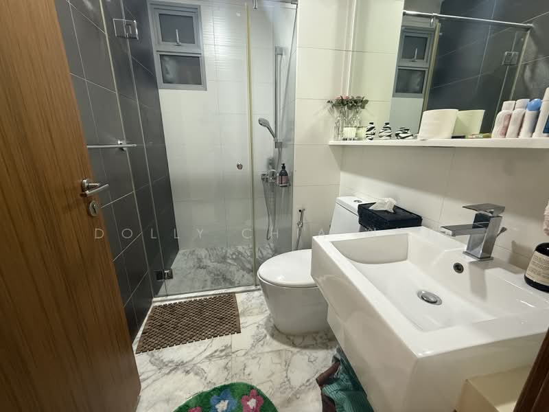 Waterfront Key, 780 Bedok Reservoir Road, 3 Bedrooms, 1,346 sqft, Condominium For Rent, by Dolly Chia 谢梅莉, 500227206 - Bathroom - PropertyGuru.com.sg
