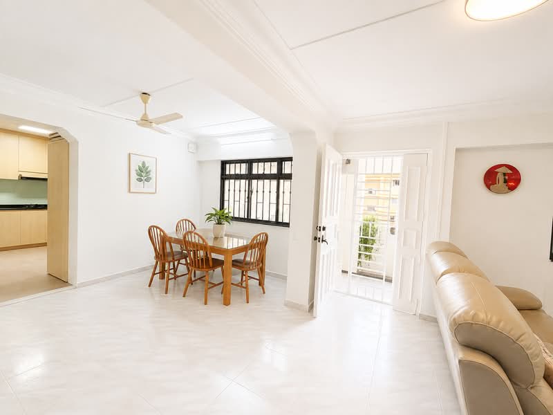 742 Tampines Street 72, 742 Tampines Street 72, 3 Bedrooms, 1,076 sqft, HDB Flat For Sale, by Isabel It, 500227215 - Dining Room - PropertyGuru.com.sg