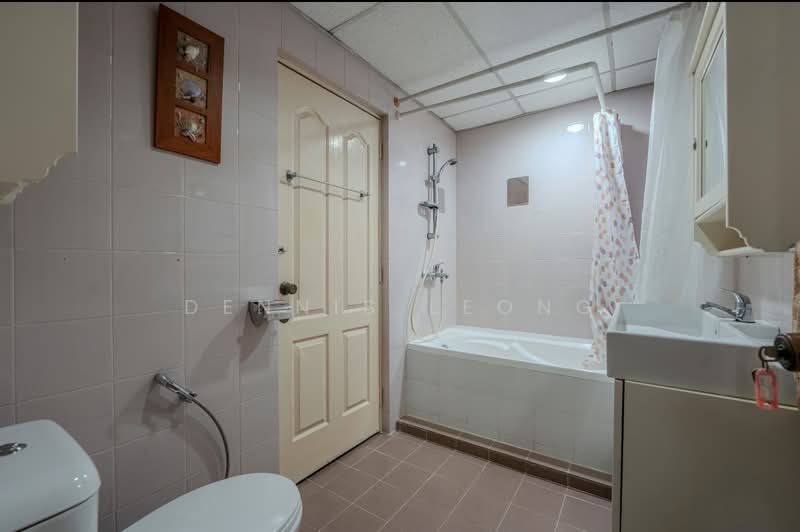 Balestier Plaza, 400 Balestier Road, 2 Bedrooms, 1,023 sqft, Apartment For Sale, by Dennis Leong, 500227218 - Bathroom - PropertyGuru.com.sg