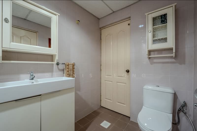 Balestier Plaza, 400 Balestier Road, 2 Bedrooms, 1,023 sqft, Apartment For Sale, by Dennis Leong, 500227218 - Bathroom - PropertyGuru.com.sg