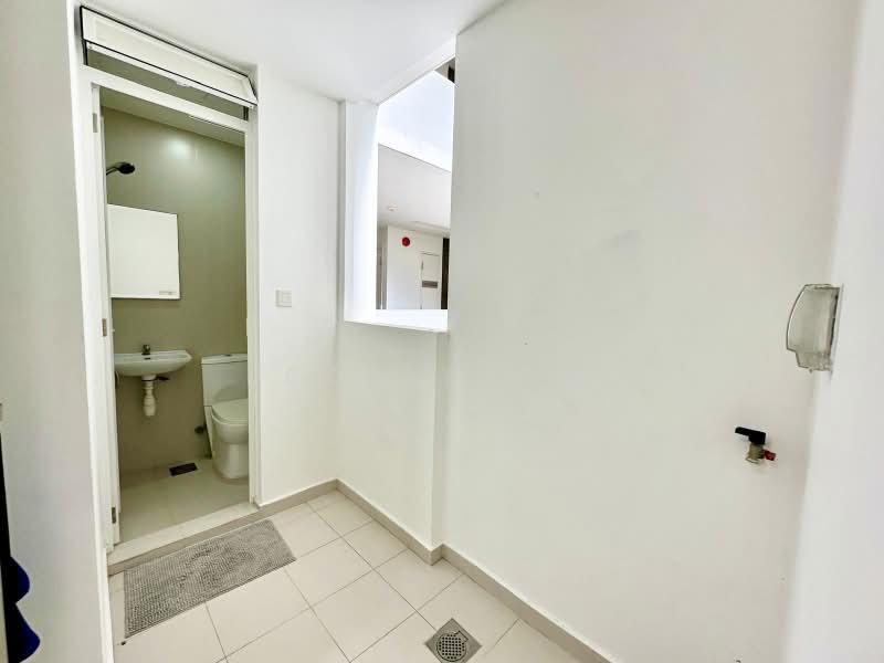Sea Esta, 30 Pasir Ris Link, 4 Bedrooms, 1,206 sqft, Condominium For Sale, by Esther Cai, 500227230 - Bathroom - PropertyGuru.com.sg