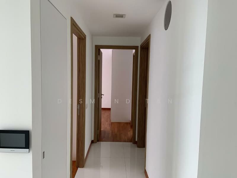 Trevista, 25 Lorong 3 Toa Payoh, 2 Bedrooms, 915 sqft, Condominium For Sale, by Desmond Tan, 500227237 - Corridor - PropertyGuru.com.sg
