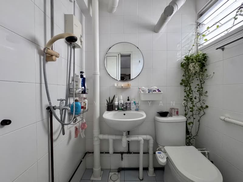 703 Bedok Reservoir Road, 703 Bedok Reservoir Road, 2 Bedrooms, 732 sqft, HDB Flat For Rent, by Darryl Ouyang, 500227247 - Bathroom - PropertyGuru.com.sg