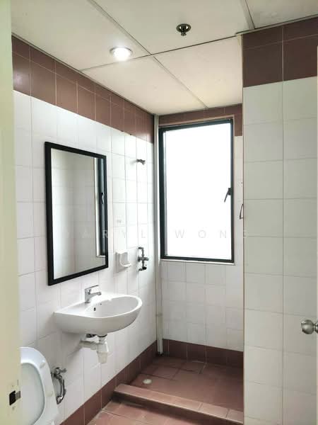 Midview Building, 50 Bukit Batok Street 23, 1,356 sqft, Light Industrial (B1) For Rent, by Daryl Wong, 500227258 - Bathroom - CommercialGuru.com.sg