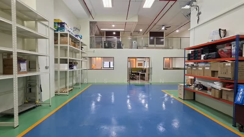Citilink Warehouse Complex, 102E Pasir Panjang Road, 1,410 sqft, Light Industrial (B1) For Sale, by Kris Chan, 500227264 - CommercialGuru.com.sg