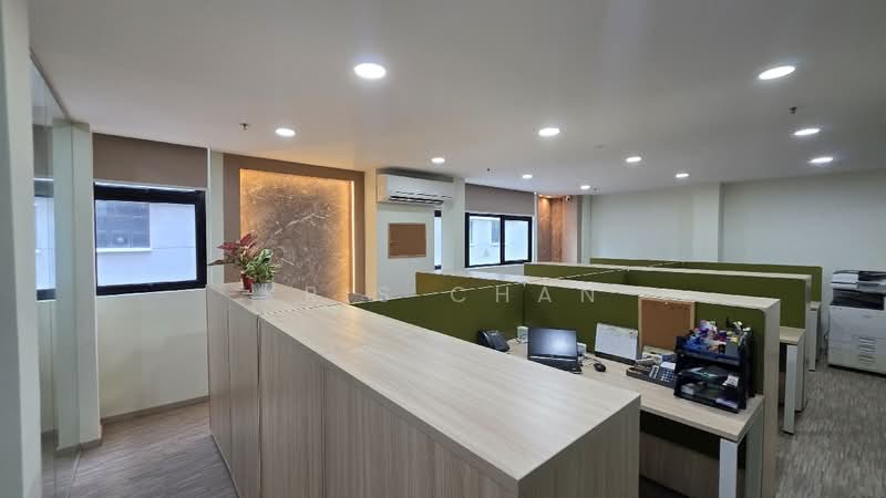 Citilink Warehouse Complex, 102E Pasir Panjang Road, 1,410 sqft, Light Industrial (B1) For Sale, by Kris Chan, 500227264 - CommercialGuru.com.sg