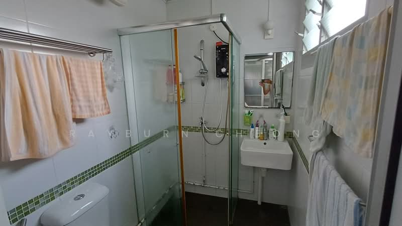 347 Ubi Avenue 1, 347 Ubi Avenue 1, 3 Bedrooms, 1,119 sqft, HDB Flat For Sale, by Rayburn Cheong, 500227285 - Bathroom - PropertyGuru.com.sg