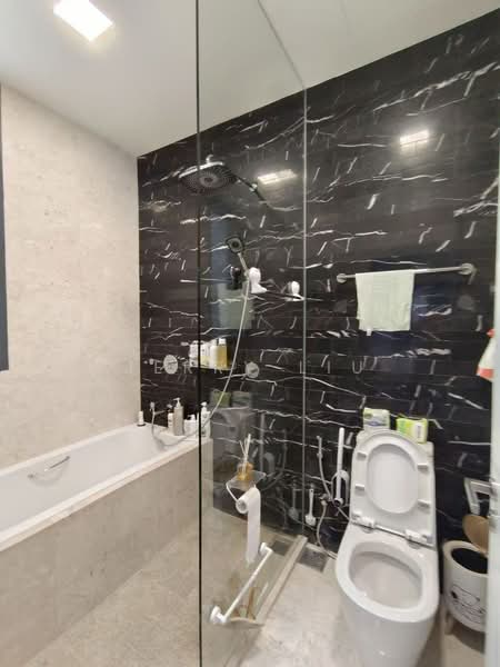 The Tennery, 5A Woodlands Road, 2 Bedrooms, 883 sqft, Condominium For Sale, by Jerry Liu, 500227290 - Bathroom - PropertyGuru.com.sg