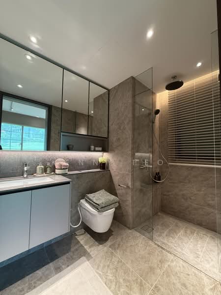 Dunearn House, 764 Dunearn Road, 2 Bedrooms, 527 sqft, Condominium For Sale, by Kenny Teo, 500227293 - Bathroom - PropertyGuru.com.sg