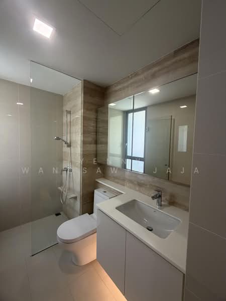 Bedok Residences, 18 Bedok North Drive, 3 Bedrooms, 1,625 sqft, Condominium For Rent, by Yenny Wangsawidjaja, 500227309 - Master bathroom - PropertyGuru.com.sg