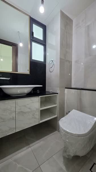 Belgravia Ace, 379 379, Seletar / Yio Chu Kang, 5 Bedrooms, 4,370 sqft, Semi-Detached House For Sale, by Kris Chan, 500227310 - Bathroom - PropertyGuru.com.sg