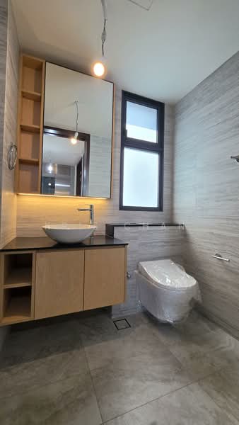 Belgravia Ace, 379 379, Seletar / Yio Chu Kang, 5 Bedrooms, 4,370 sqft, Semi-Detached House For Sale, by Kris Chan, 500227310 - Bathroom - PropertyGuru.com.sg