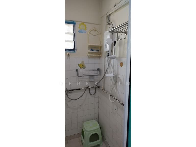 2 Saint George's Road, 2 Saint George's Road, 2 Bedrooms, 635 sqft, HDB Flat For Sale, by Derek Lim, 500227311 - Bathroom - PropertyGuru.com.sg