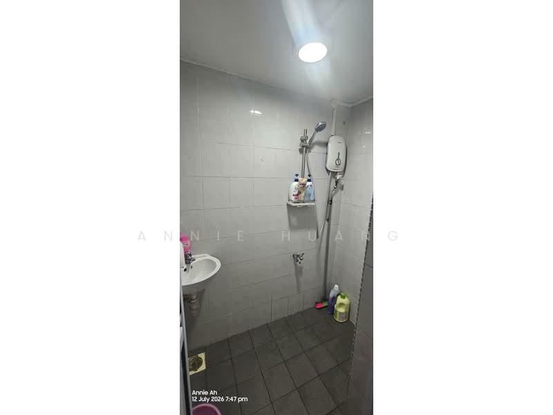 Sembawang Hills Estate, Nemesu Avenue, Room Rental, 160 sqft, Terraced House For Rent, by Annie Huang, 500227327 - Bathroom - PropertyGuru.com.sg