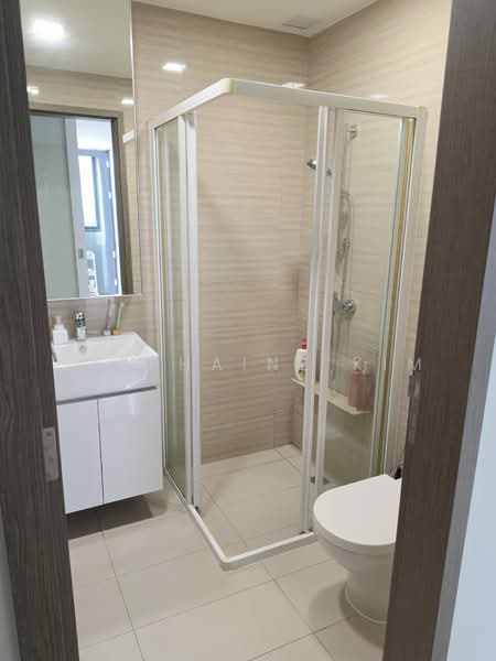 Sky Vue, Bishan Street 14, 2 Bedrooms, 829 sqft, Condominium For Sale, by Stephaine Kim, 500227332 - Bathroom - PropertyGuru.com.sg