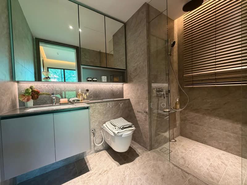 Dunearn House, 764 Dunearn Road, 3 Bedrooms, 969 sqft, Condominium For Sale, by Kenny Teo, 500227334 - Bathroom - PropertyGuru.com.sg