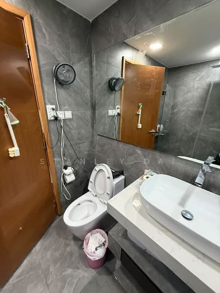 Sunglade, 1 Serangoon Avenue 2, 3 Bedrooms, 1,152 sqft, Condominium For Sale, by Stanley Dai, 500227336 - Bathroom - PropertyGuru.com.sg