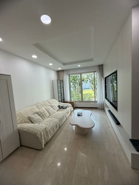 Sunglade, 1 Serangoon Avenue 2, 3 Bedrooms, 1,152 sqft, Condominium For Sale, by Stanley Dai, 500227336 - Living Room - PropertyGuru.com.sg