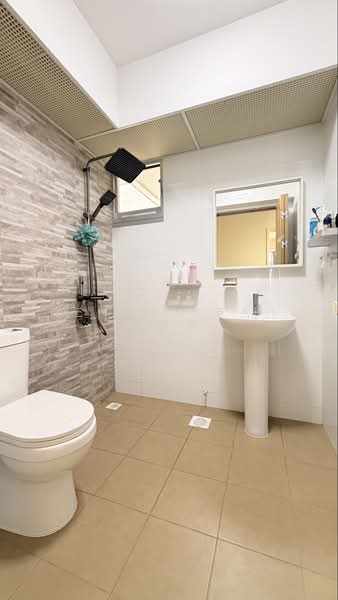 460B Bukit Batok West Avenue 9, 460B Bukit Batok West Avenue 9, 3 Bedrooms, 1,001 sqft, HDB Flat For Sale, by Kenny Seah 谢炳清, 500227355 - Bathroom - PropertyGuru.com.sg