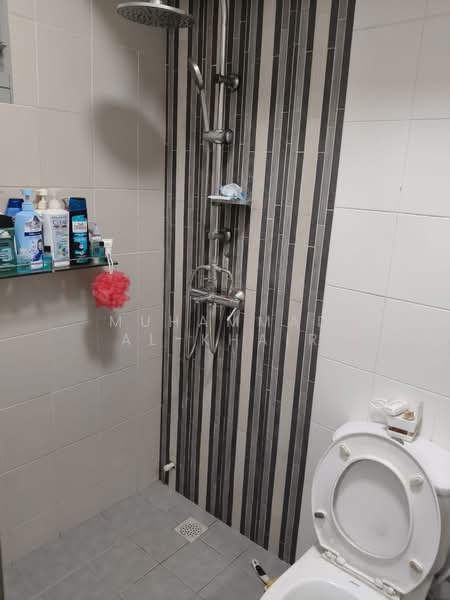 460 Segar Road, 460 Segar Road, 2 Bedrooms, 732 sqft, HDB Flat For Sale, by Muhammad Al-Khair, 500227356 - Bathroom - PropertyGuru.com.sg