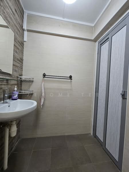 539 Ang Mo Kio Avenue 10, 539 Ang Mo Kio Avenue 10, Room Rental, 150 sqft, HDB Flat For Rent, by Jerome Tee, 500227367 - Bathroom - PropertyGuru.com.sg