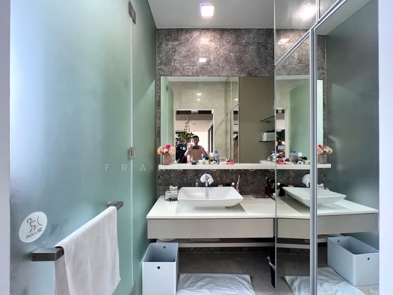 The Hillier, 2 Hillview Rise, 1 Bedroom, 517 sqft, Condominium For Sale, by Frank Choo, 500227379 - Bathroom - PropertyGuru.com.sg