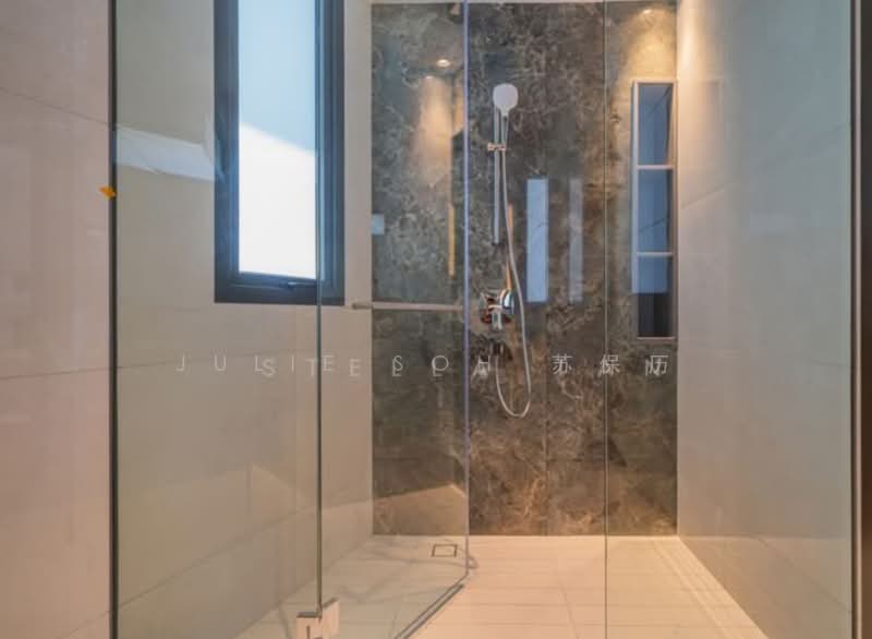 Villas @ Greenbank Park, 50 Greenbank Park, 6 Bedrooms, 5,446 sqft, Semi-Detached House For Sale, by Julie Soh 苏保历, 500227381 - Bathroom - PropertyGuru.com.sg