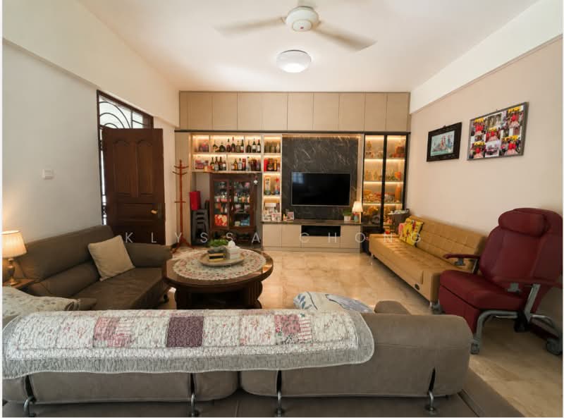 Cheap Freehold Semi-Detached in Kovan Estate, , 6 Bedrooms, 6,800 sqft, Semi-Detached House For Sale, by Klyssa Chong, 500227385 - Living Room - PropertyGuru.com.sg