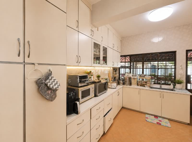 Cheap Freehold Semi-Detached in Kovan Estate, , 6 Bedrooms, 6,800 sqft, Semi-Detached House For Sale, by Klyssa Chong, 500227385 - Kitchen - PropertyGuru.com.sg
