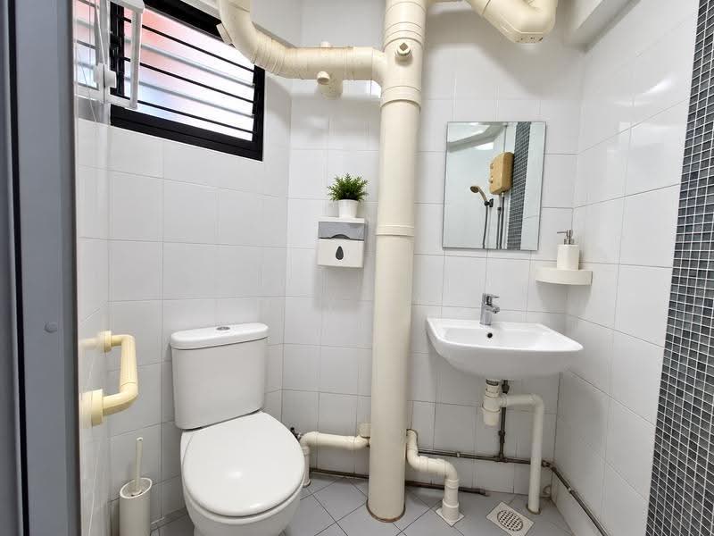 481 Jurong West Street 41, 481 Jurong West Street 41, Boon Lay / Jurong / Tuas, 3 Bedrooms, 1,076 sqft, HDB Flat For Sale, by Eddy Ang, 500227387 - Bathroom - PropertyGuru.com.sg