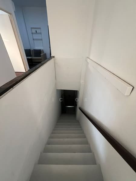 Lowland Road 2 Bedrooms ShopHouse Apartment, Lowland Road, 2 Bedrooms, 872 sqft, Shophouse For Rent, by Eric Gan, 500227388 - Interior - PropertyGuru.com.sg