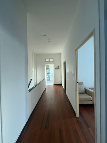 Lowland Road 2 Bedrooms ShopHouse Apartment, Lowland Road, 2 Bedrooms, 872 sqft, Shophouse For Rent, by Eric Gan, 500227388 - Corridor - PropertyGuru.com.sg