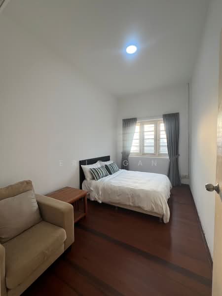 Lowland Road 2 Bedrooms ShopHouse Apartment, Lowland Road, 2 Bedrooms, 872 sqft, Shophouse For Rent, by Eric Gan, 500227388 - Bedroom - PropertyGuru.com.sg