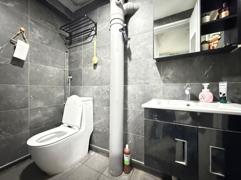153 Serangoon North Avenue 1, 153 Serangoon North Avenue 1, 2 Bedrooms, 64 sqft, HDB Flat For Sale, by KelvinS See, 500227397 - Bathroom - PropertyGuru.com.sg