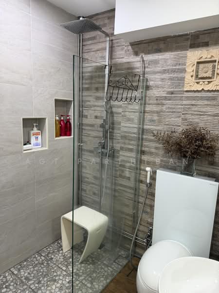 533 Hougang Avenue 6, 533 Hougang Avenue 6, 3 Bedrooms, 1,561 sqft, HDB Flat For Sale, by Agt Parthiban, 500227405 - Bathroom - PropertyGuru.com.sg