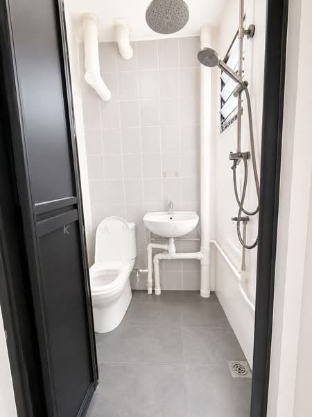 408 Bukit Batok West Avenue 4, 408 Bukit Batok West Avenue 4, 2 Bedrooms, 732 sqft, HDB Flat For Rent, by Khai Rambo, 500227411 - Bathroom - PropertyGuru.com.sg