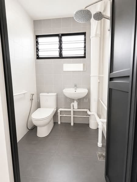 408 Bukit Batok West Avenue 4, 408 Bukit Batok West Avenue 4, 2 Bedrooms, 732 sqft, HDB Flat For Rent, by Khai Rambo, 500227411 - Bathroom - PropertyGuru.com.sg