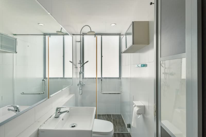 Undervalued Freehold Penthouse in District 15, Pulasan Road, 3 Bedrooms, 2,207 sqft, Apartment For Sale, by Alicia Soh, 500227421 - Bathroom - PropertyGuru.com.sg