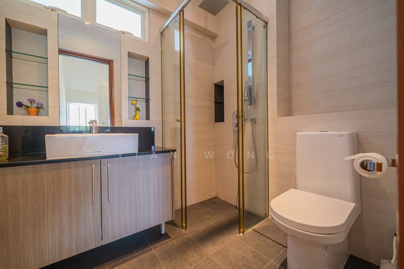 SUPER CHEAP TERRACE BELOW $4MILLION!, , 6 Bedrooms, 3,200 sqft, Cluster House For Sale, by Yian Wong, 500227429 - Bathroom - PropertyGuru.com.sg
