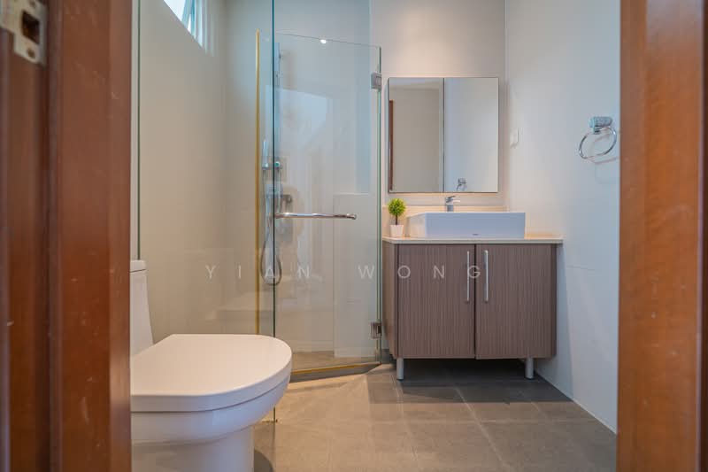 SUPER CHEAP TERRACE BELOW $4MILLION!, , 6 Bedrooms, 3,200 sqft, Cluster House For Sale, by Yian Wong, 500227429 - Bathroom - PropertyGuru.com.sg