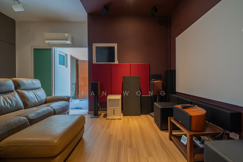 SUPER CHEAP TERRACE BELOW $4MILLION!, , 6 Bedrooms, 3,200 sqft, Cluster House For Sale, by Yian Wong, 500227429 - Living Room - PropertyGuru.com.sg